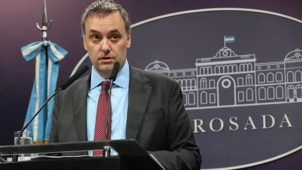 manuel-adorni (2)