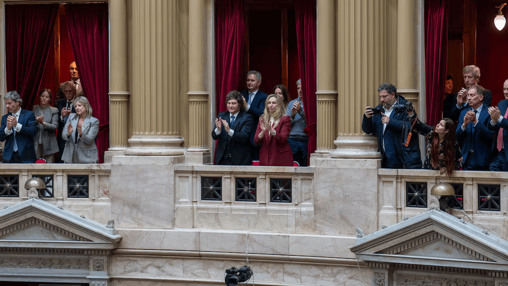 javier-milei-karina-milei-y-los-ministros-del-gabinete-en-la-camara-de-diputados-foto-agustina-ribo-NJBAF7U62VFIPGRZVILYI2RWMI