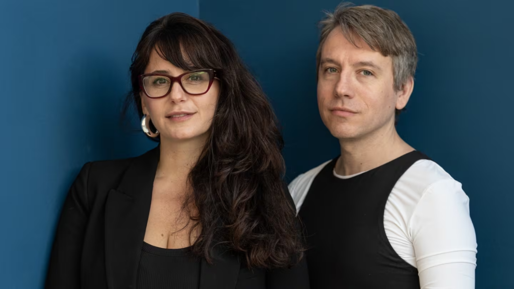 julieta-cayetina-y-dennis-smith-autores-de-eye-y-yo-que-se-publica-y-vuelve-a-escena-por-tres-funcio