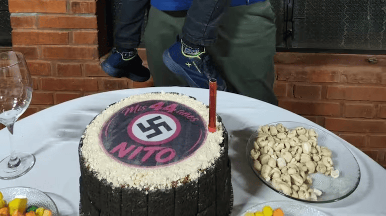 las-imagenes-fueron-compartidas-por-la-esposa-del-hombre-que-cumplia-anos-y-desato-fuertes-criticas-foto-gentileza-misiones-online-DZOFVYIUKRBM3F5OUHWPOIIX64