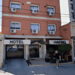 el-dramatico-episodio-tuvo-lugar-en-un-hotel-de-haedo-foto-google-street-view-SLS4JUCNLFGQ7NBM7EJD6FYSFY