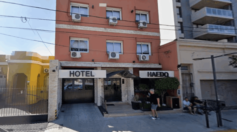 el-dramatico-episodio-tuvo-lugar-en-un-hotel-de-haedo-foto-google-street-view-SLS4JUCNLFGQ7NBM7EJD6FYSFY