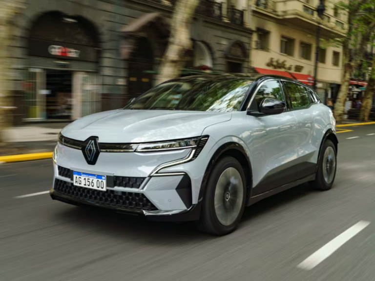 renault-megane-e-EG2JH23DSFBFVAB7HBMVVURMVU
